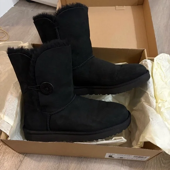 Authentic UGG Bailey Button ll Black Suede Fur Boots - Picture 2 of 7